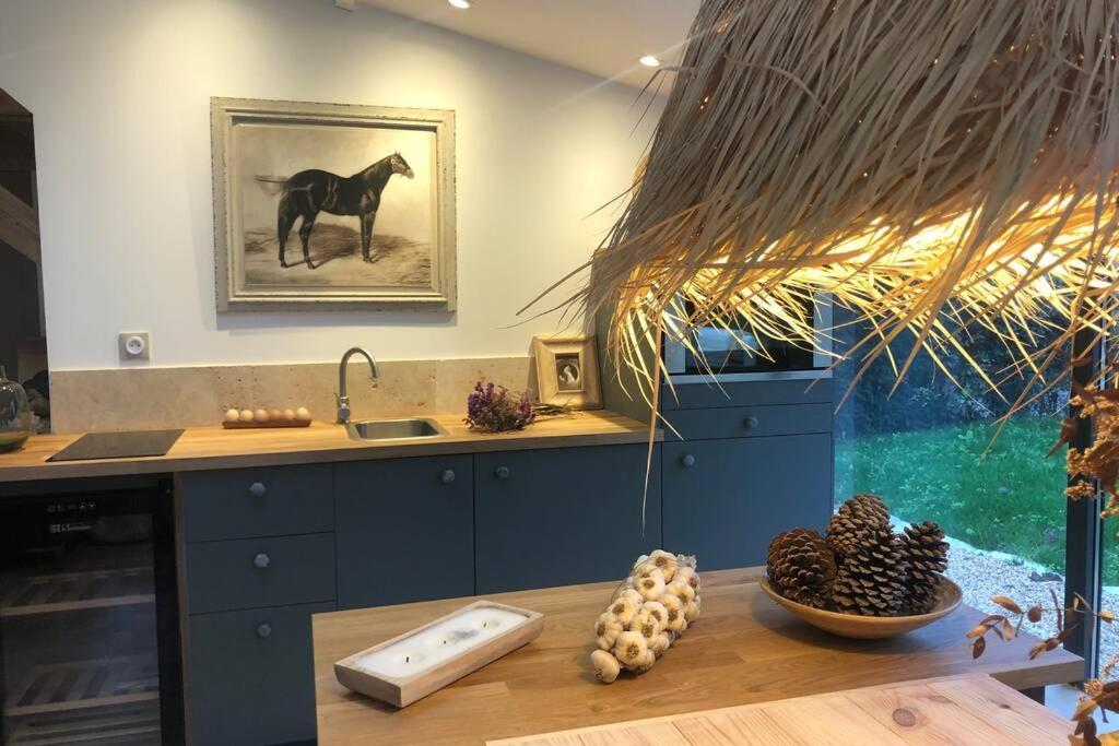 Cottage Normand Avec Sa Grande Piscine Chauffee Toute L Annee Sur Parc Arbore Et Clos En Plein Coeur De La Campagne Adapte Aux Kids Et Dog Friendly Saint-Antonin-de-Sommaire Luaran gambar
